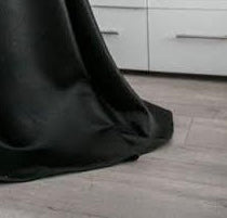 Le jilbab de la femme doit-il trainer d'une coudée ? (Cheikh Mohammed Nacer-dine Al-Albany).