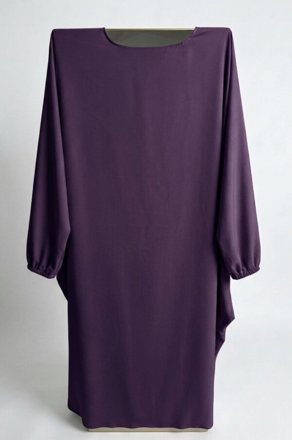 Abaya sur-mesure longue et extra-ample, couleur unie violet (prune).